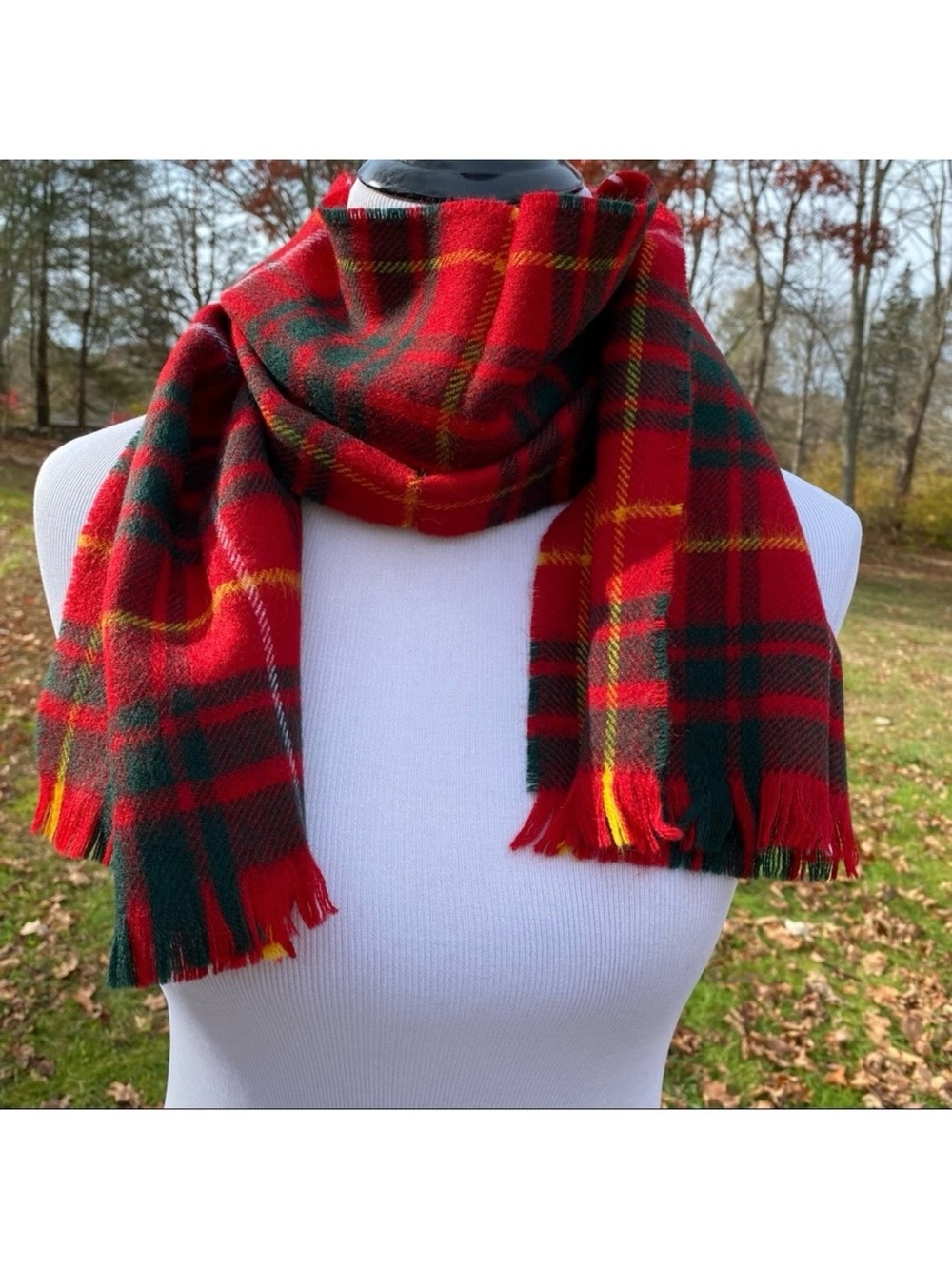 LOCHCARRON HIGHLANDER SCARF TARTAN SCOTLAND RED YELLOW GREEN WHITE NEW WOOL